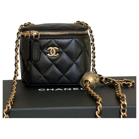 sac vanity chanel noir|Chanel lambskin bag.